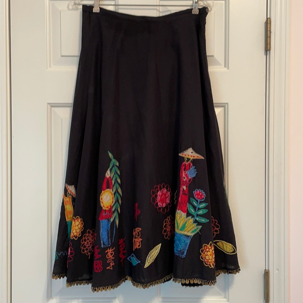 Chico’s size 0 Black midi skirt with appliquéd/embroidered designs